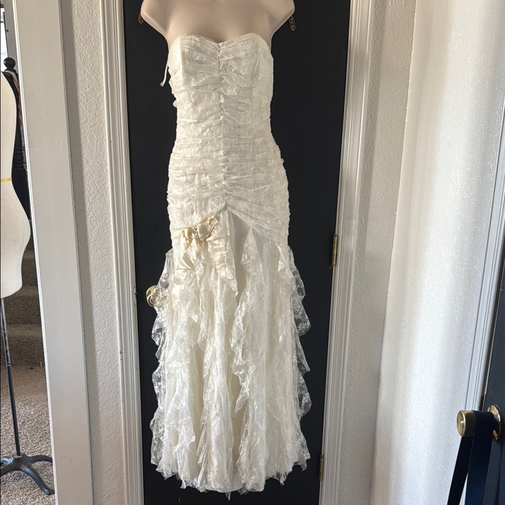 Vintage Y2K NWT $295 Elegant ivory lace Ruched wedding gown prom Dress pageant